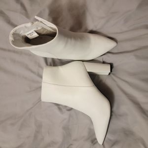 Women's White Boots Size 8.5